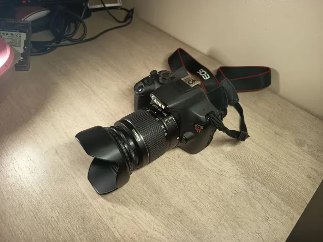 Vendo Canon T5+ baterias ou com complementos 