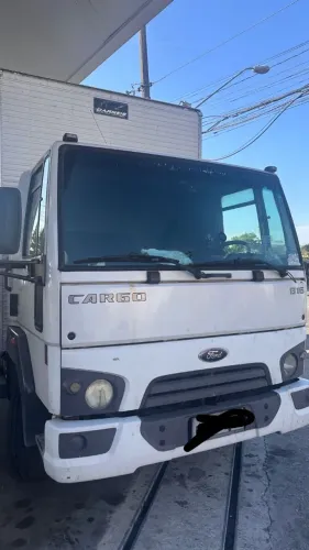 Ford cargo 816 com baú - único dono (materiais leves)