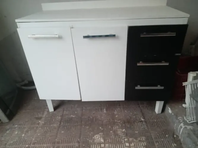 VENDO UM BALCAO DE FERRO SEMI NOVO