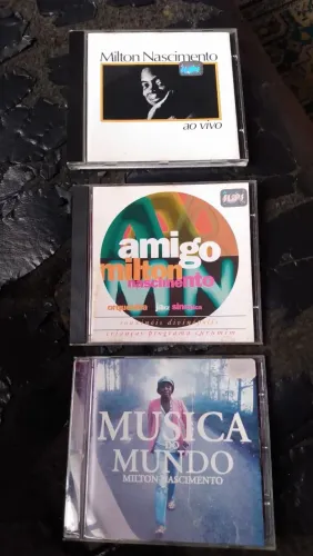 3 CDs originais Milton Nascimento ótimo estado.
