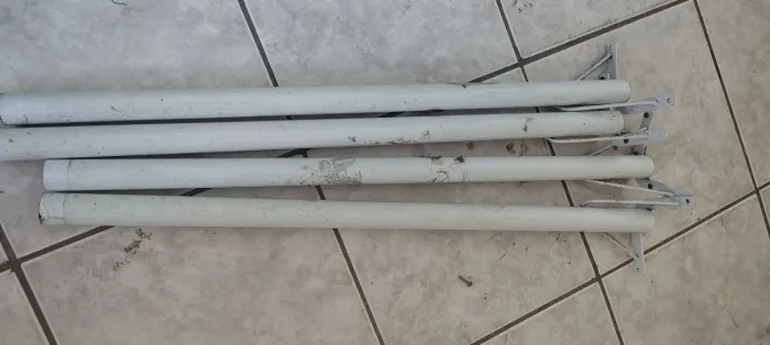 4 Pés de mesa tubo de aço, para tampo madeira ou aglomerado 