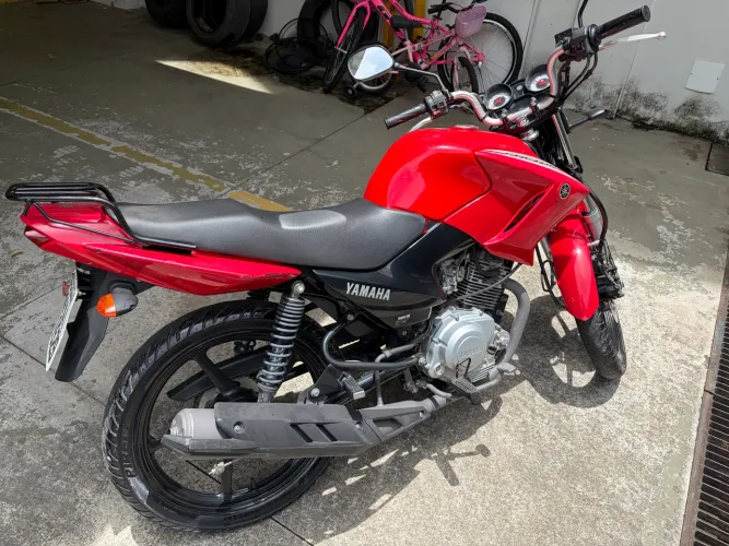VENDO MOTO YBR 125 *não aceito troca*