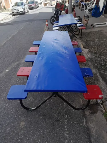 Mesa tubular para refeitórios