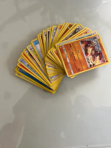 Kit cartas Pokémon 50 cartas