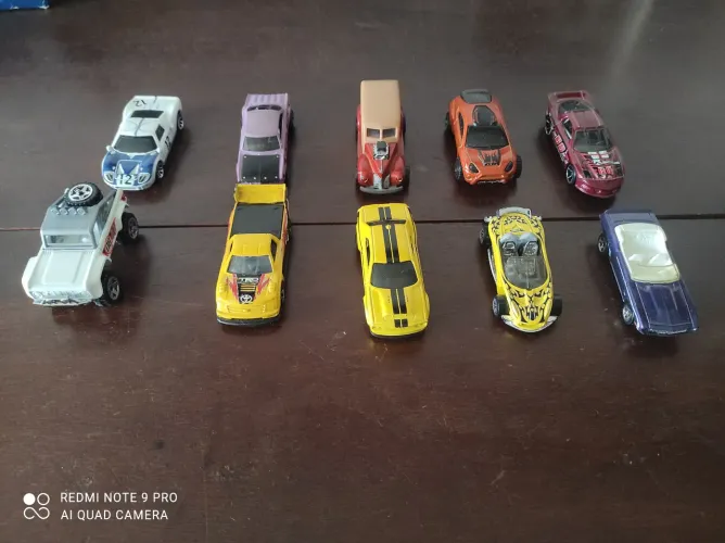 Hot Wheels (R$20,00 cada)