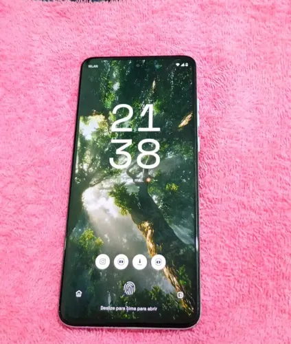 Celular semi novo 