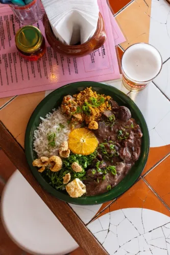 Vaga para atendente em bar e restaurante na asa norte