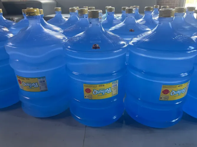 Garrafões de água mineral 20 litros com água 