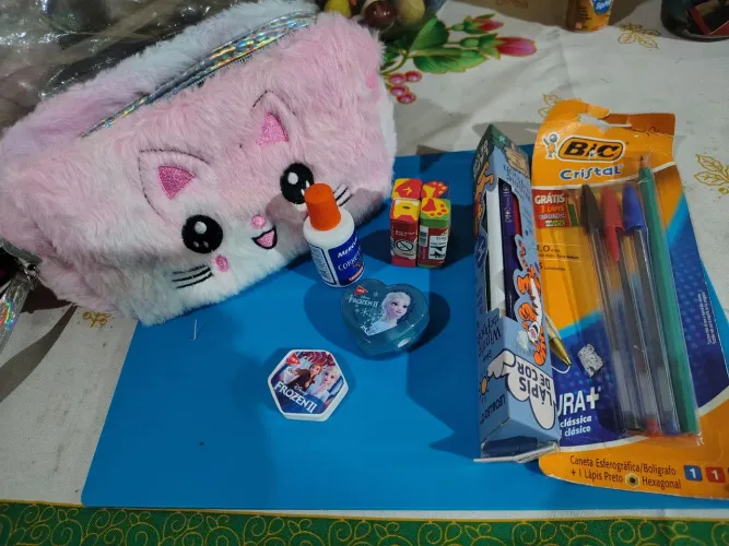 Kit de papelaria + porta lápis 