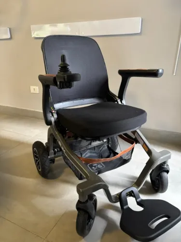 Cadeira de Rodas Motorizada Elétrica Robooter Slim PowerLite