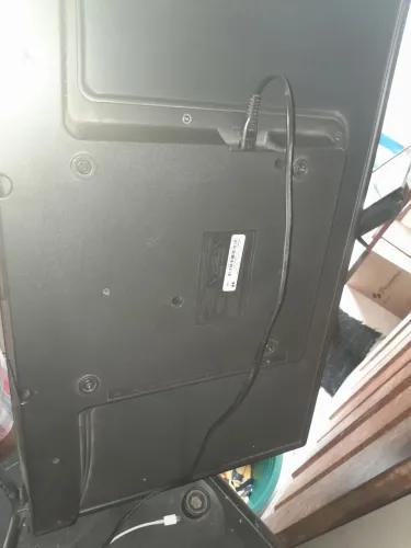 2 tvs para quem quiser arrumar tela quebrada