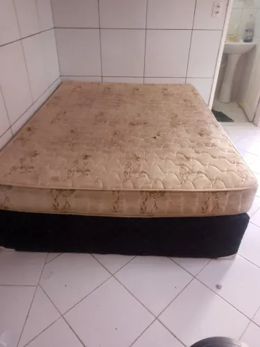 Vendo uma cama de casal por apenas já está em estado de usor$ 100, j
