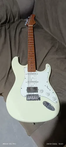 GUITARRA TAGIMA T640
