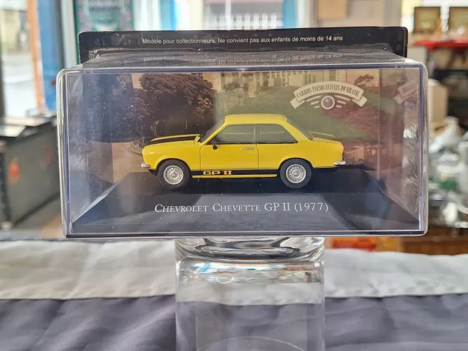 Miniatura Chevrolet Chevette GP II 1977 Lacrada Carros Inesquecíveis do Brasil
