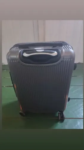 Mala a bordo para viagem. 