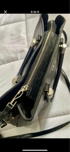 Duas bolsas: 1 Schütz e 1 Santa Lolla