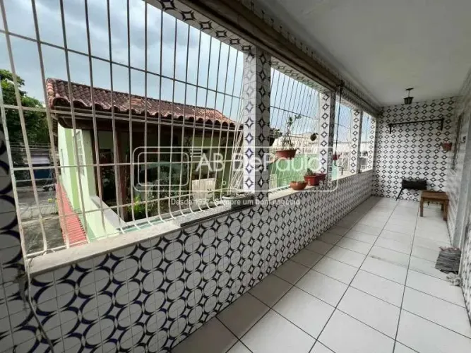 SULACAP - EXCELENTE Apartamento tipo Casa junto a todo Comércio do Bairro, composto de 2 D