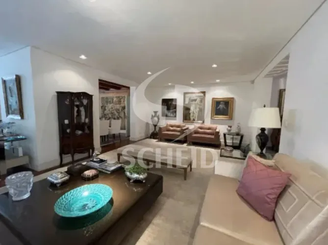 Casa para Locação na Vila Madalena com 553m², 4 suítes e 4 vagas