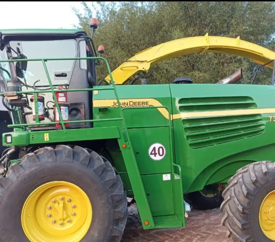 Forrageira automotriz
