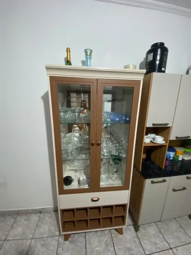 Cristaleira com Adega