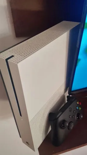 Vendo Xbox one s semi novo