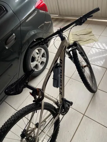 Bicicleta Specialized aro 29 branca