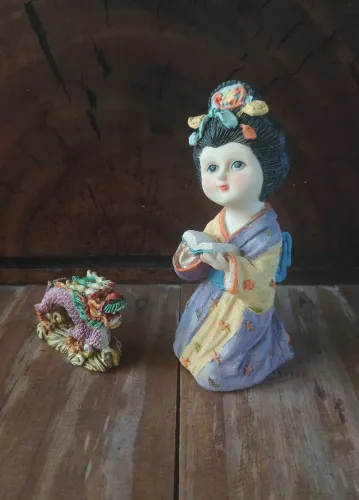 Boneca Oriental japonesa