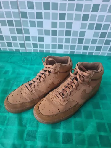 Tênis Nike Court Vision Mid Marrom
