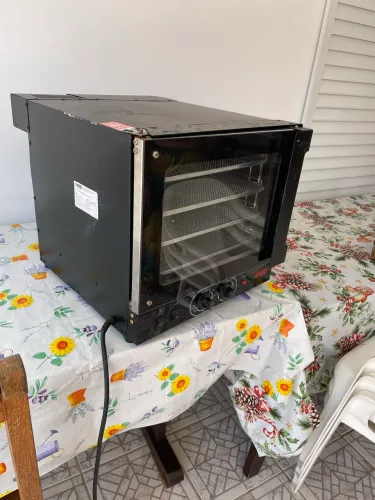 Forno elétrico turbo Saro 4 esteiras usado
