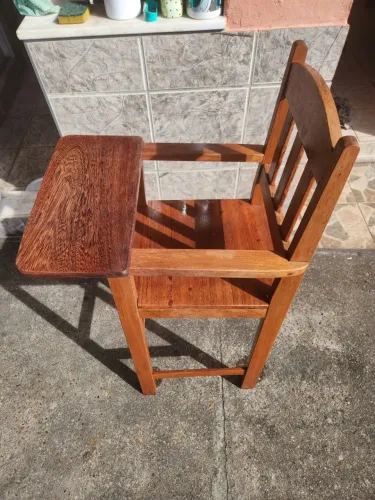 Cadeira de alimentação infantil