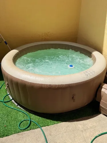 Hidromassagem/Piscina Inflável - Spa 1098l 6 pessoas com aquecimento