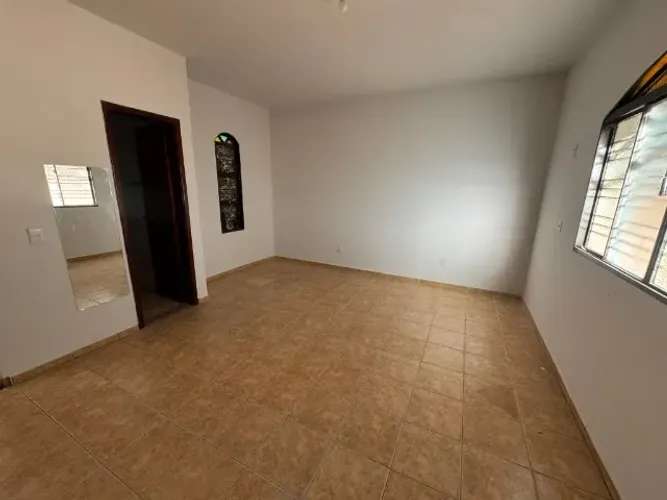 CASA BEM GRANDE - PARA 4 PESSOAS OU MAIS - ALUGUEL OU VENDA