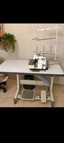 Máquina overloque