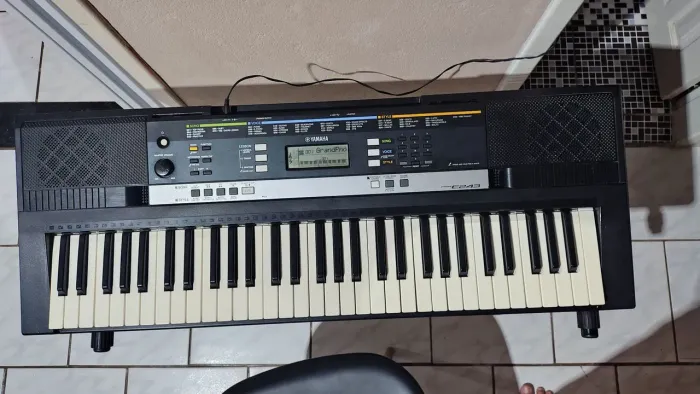 Teclado Yamaha psr E243