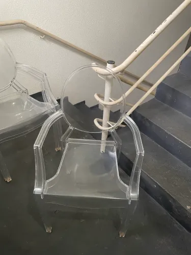Vendo 4 Cadeiras transparentes
