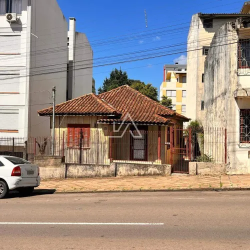 TERRENO COM DUAS FRENTES NO CENTRO