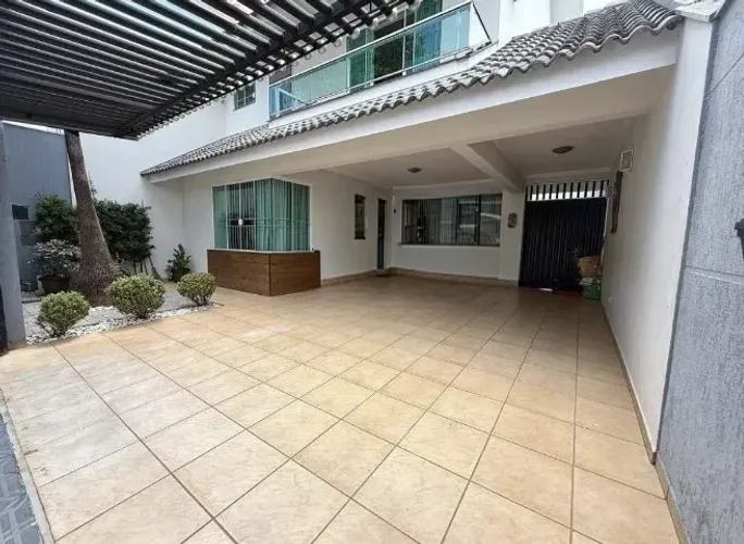 Sobrado à Venda no Jardim Imperial - Maringá