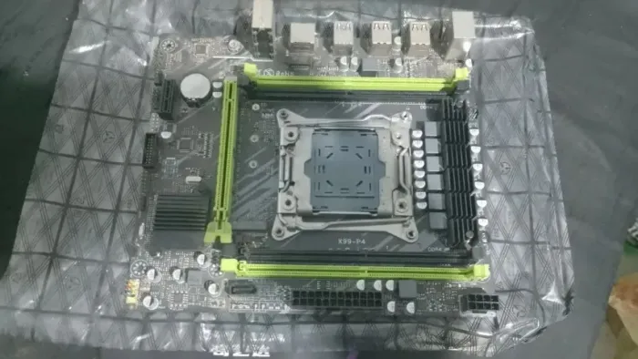 Placa Mãe X99 P4 usada com 1 entrada Sata funcionando