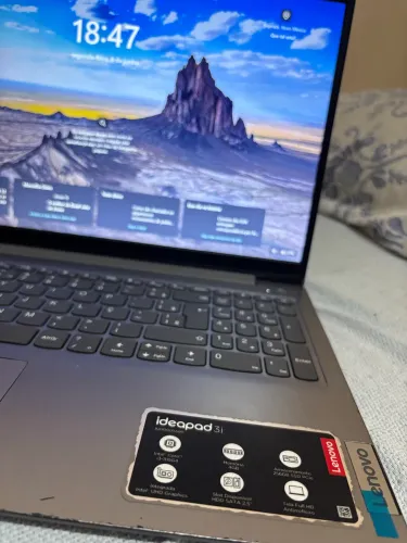 Notebook LENOVO IdealPad 3i 4GB RAM 256GB de memória SSD Intel