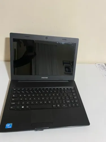 Computador positivo em ótimo estado