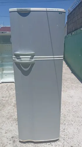Vendo geladeira Electrolux funcionando perfeitamente 