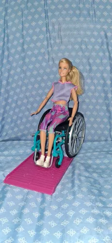 Barbie cadeirante