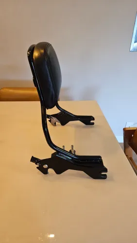 Sissy bar Removível Original Harley Davidson + Kit de Docking