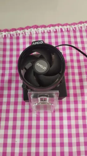 AMD Ryzen 3 PRO 2200G. 