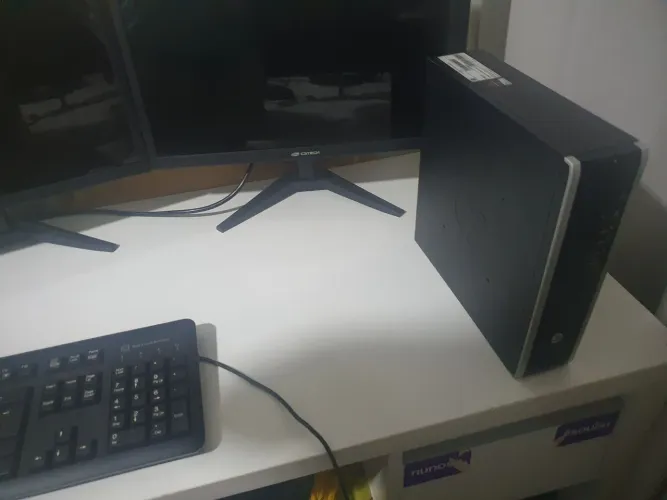 Computador Mini HP Core i3 3220/ SSD120GB/ 6GB Ram/ 2 Monitores 19 Pol HDMI/ VGA