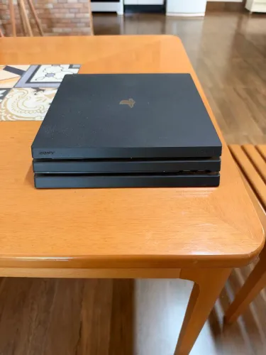 PlayStation 4 Pro 1TB - Excelente Estado + Controle + Cabo HDMI