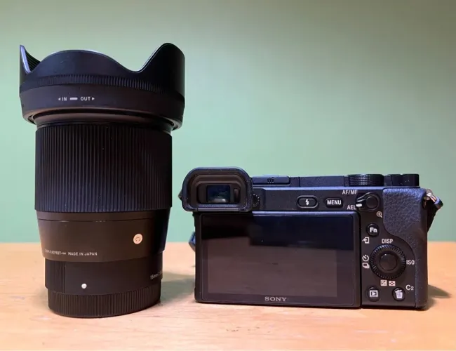 Sony 6400 + 16mm 1.4 sigma. Excelente 