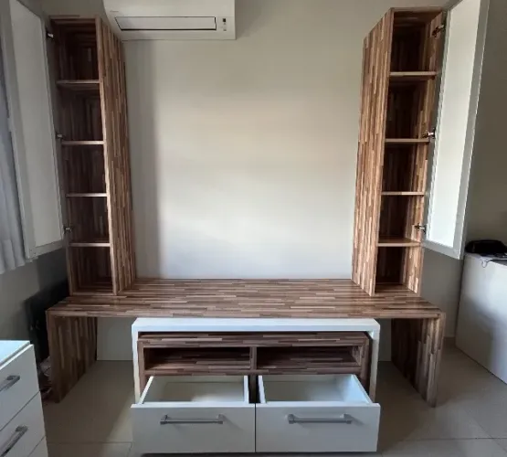 Rack tv feito  marcenaria, com nichos , gavetõe, 2 torres  , mesa apoio com rodinhas 