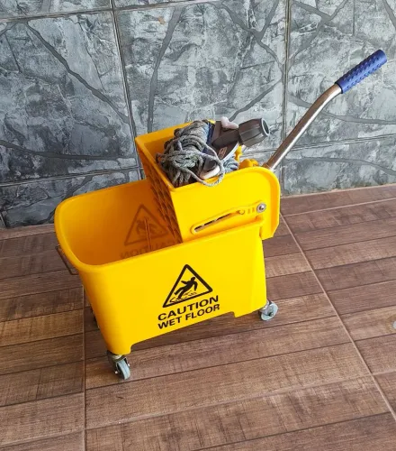 Carrinho de limpeza 