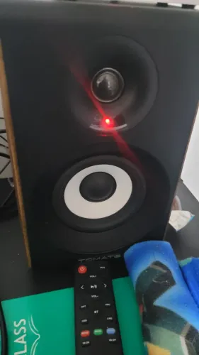Monitores de áudio tomate
